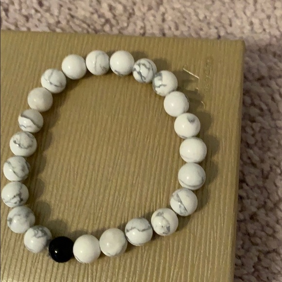 ⚫️⚪️ Beaded Bracelet ⚪️⚫️ - Picture 3 of 7